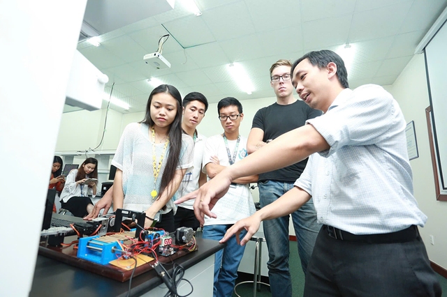 Truyền thông quốc tế quan tâm đến chiến lược giáo dục mới của Việt Nam- Ảnh 1. Chiến lược giáo dục mới tạo điều kiện cho sinh viên quốc tế tham gia các chương trình trao đổi, liên kết tại Trường ĐH Quốc tế (ĐH Quốc gia TP.HCM)